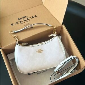 MeeCoach White Teri Shoulder Bag in Signature Canvas